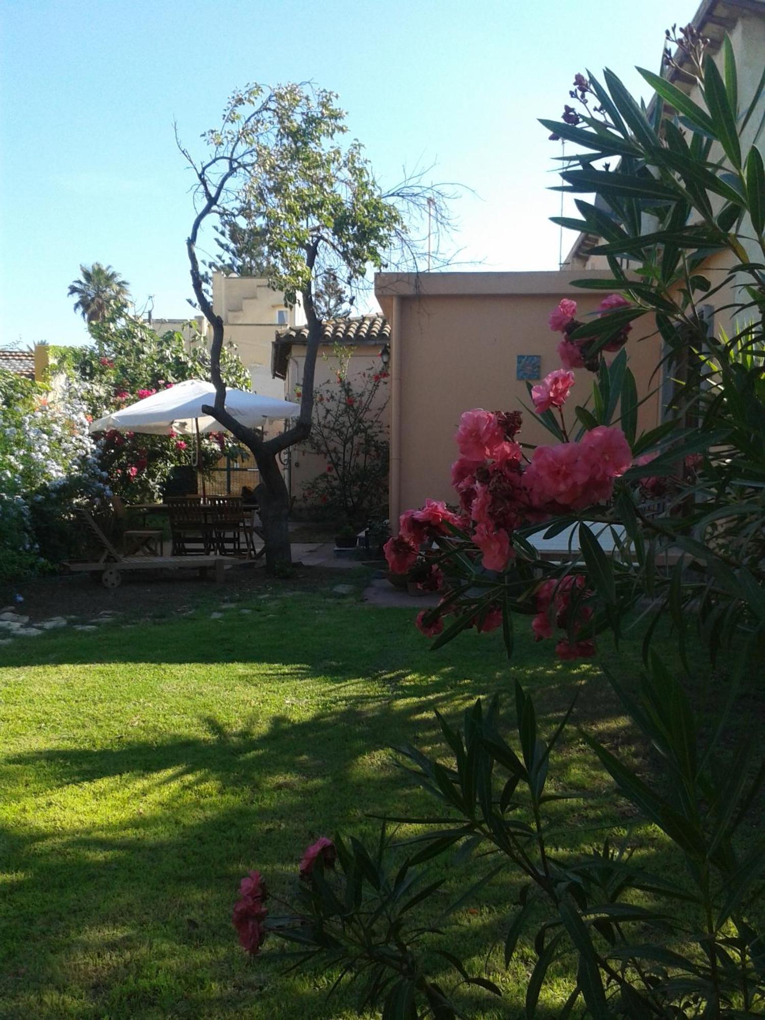Hotel At Fourth à Cagliari Extérieur photo